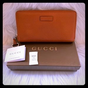 Gucci zip around wallet